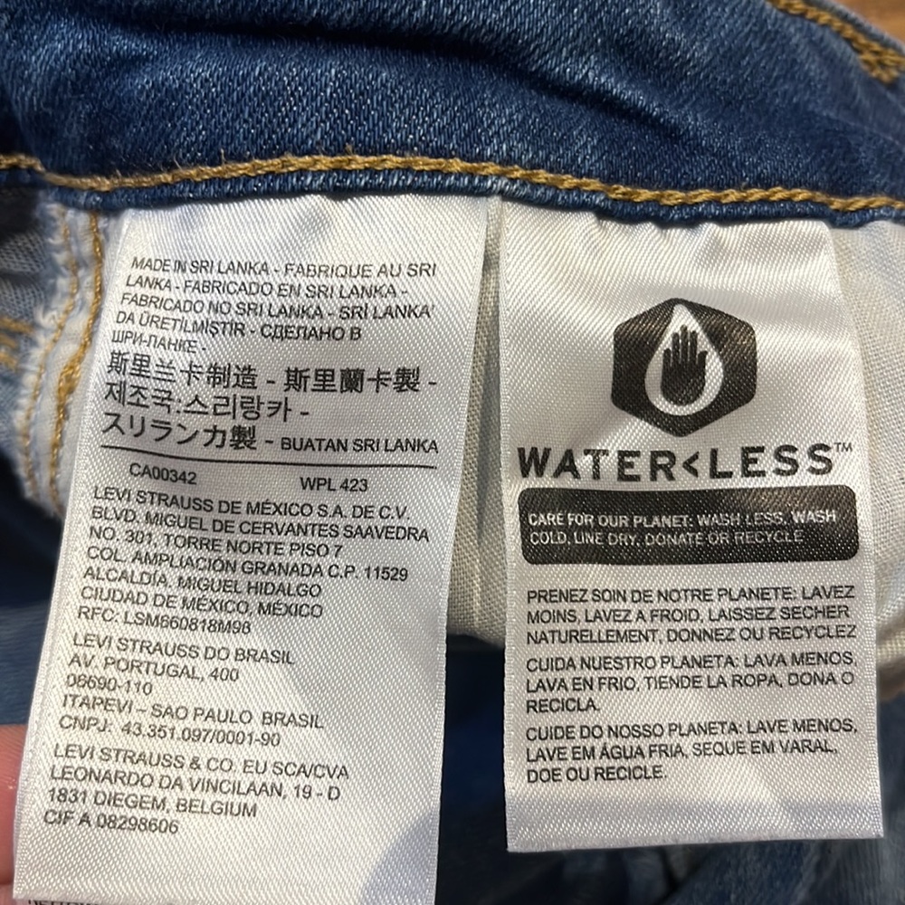 Levi’s 721 high rise skinny ankle button front jeans - Picture 12 of 16